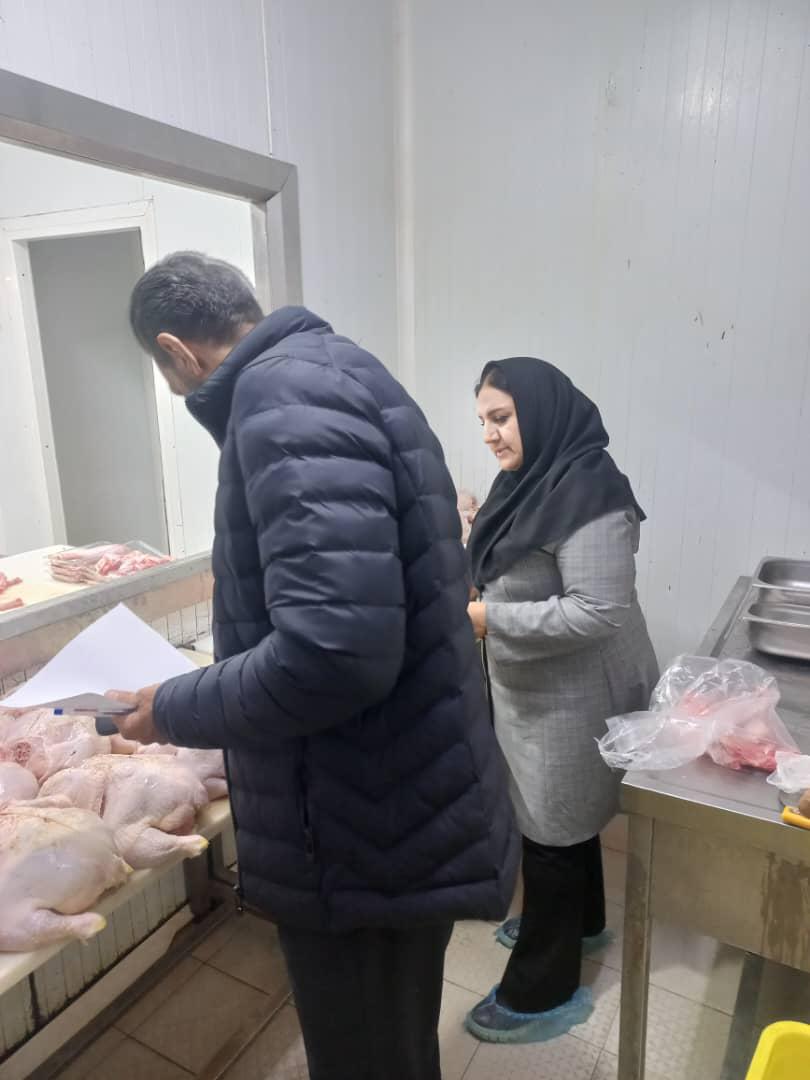 برگزاری گشت مشترک کارشناسان بهداشت محیط مرکز بهداشت شمال غرب یک در معیت کارشناس محترم دامپزشکی جهت نظارت بر واحد های صنفی